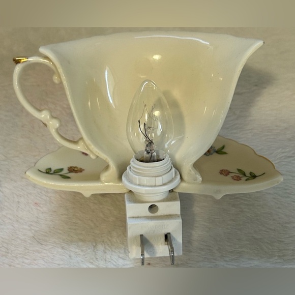 SKYE MCGHIE PORCELAIN TEACUP NIGHT LIGHT ‘GARDEN WHISPERS’ FLORAL BEE PLUG IN - Picture 6 of 8